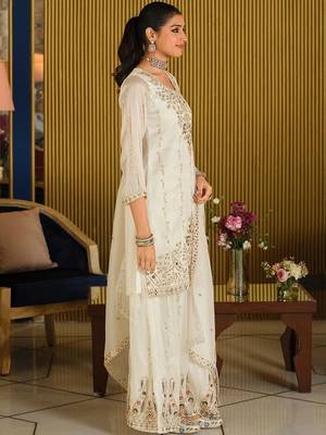 Women Paisley Embroidered Regular Beads and Stones Kurta with Palazzos & With Dupatta 6