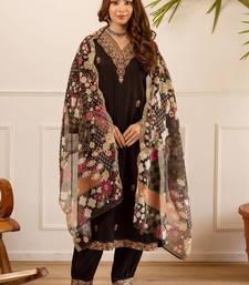 Women Ethnic Motifs Embroidered Regular Thread Work Kurta with Trousers & With Dupatta