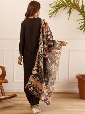 Women Ethnic Motifs Embroidered Regular Thread Work Kurta with Trousers & With Dupatta 5