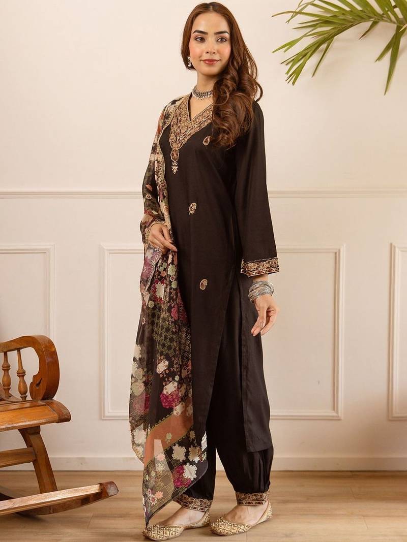 Women Ethnic Motifs Embroidered Regular Thread Work Kurta with Trousers & With Dupatta