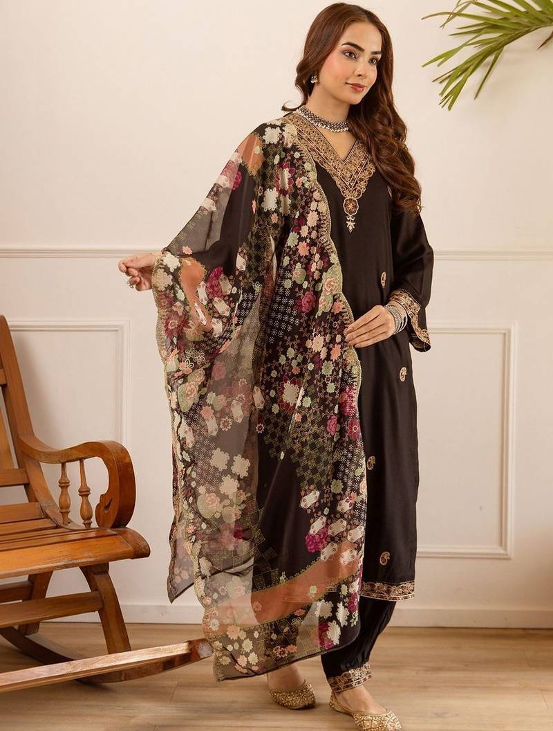 Women Ethnic Motifs Embroidered Regular Thread Work Kurta with Trousers & With Dupatta