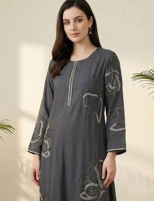 Women Floral Embroidered Regular Sequinned Kurta with Palazzos 2