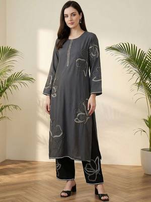 Women Floral Embroidered Regular Sequinned Kurta with Palazzos 5