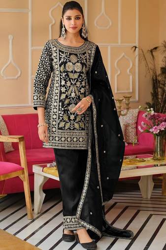 Women Floral Embroidered Panelled Sequinned Kurta with Trousers & With Dupatta