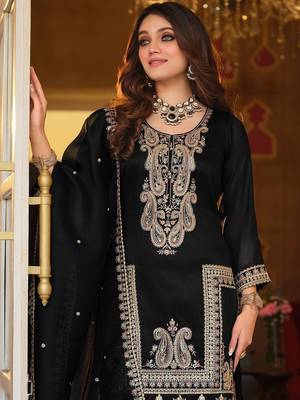 Women Paisley Embroidered Regular Sequinned Kurta with Trousers & With Dupatta 2