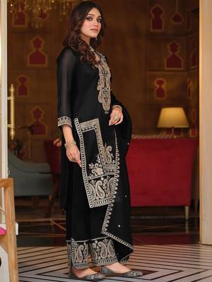 Women Paisley Embroidered Regular Sequinned Kurta with Trousers & With Dupatta 3