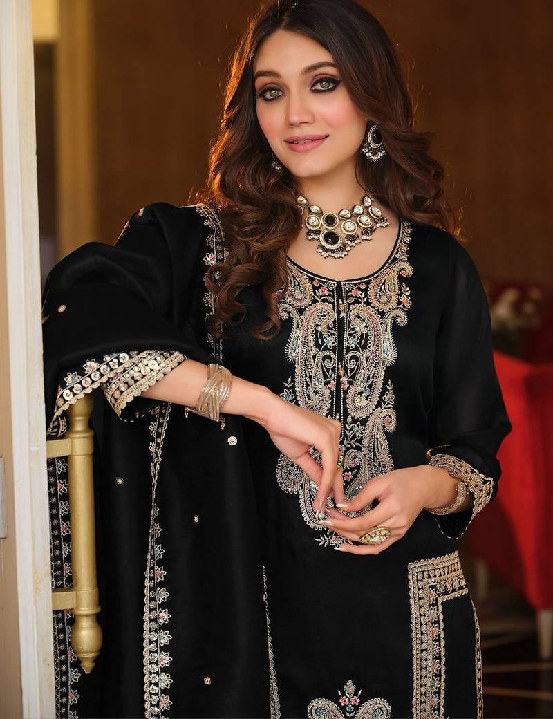 Women Paisley Embroidered Regular Sequinned Kurta with Trousers & With Dupatta