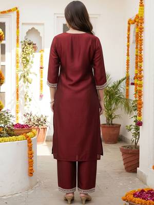 Women Ethnic Motifs Embroidered Regular Liva Kurta with Trousers 4