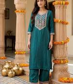 Women Ethnic Motifs Embroidered Regular Liva Kurta with Trousers