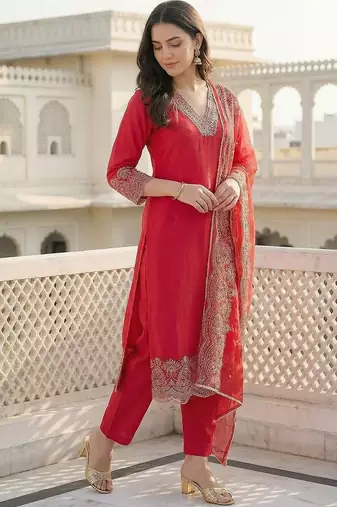 Women Embroidered Regular Thread Work Kurta with Trousers & With Dupatta