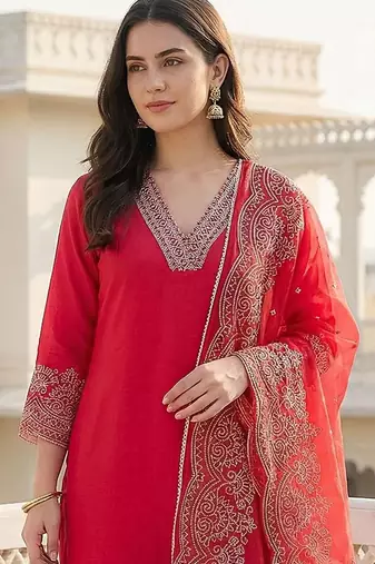 Women Embroidered Regular Thread Work Kurta with Trousers & With Dupatta
