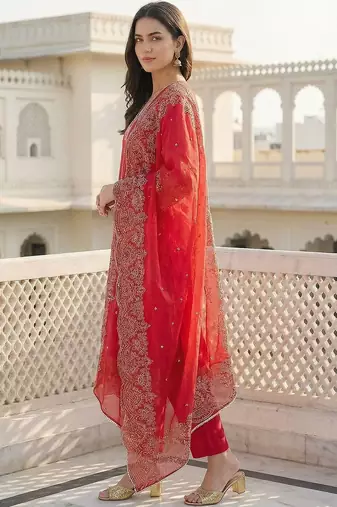 Women Embroidered Regular Thread Work Kurta with Trousers & With Dupatta