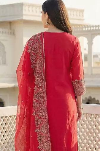 Women Embroidered Regular Thread Work Kurta with Trousers & With Dupatta