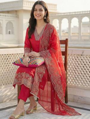 Women Embroidered Regular Thread Work Kurta with Trousers & With Dupatta 5