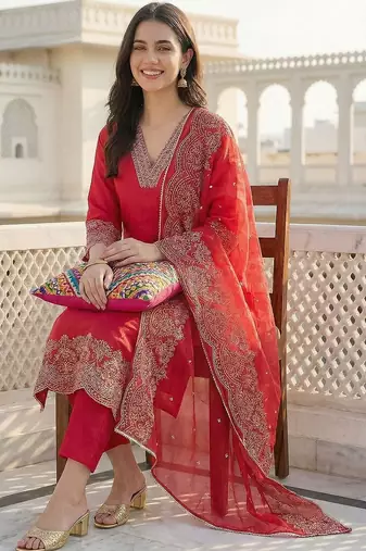 Women Embroidered Regular Thread Work Kurta with Trousers & With Dupatta