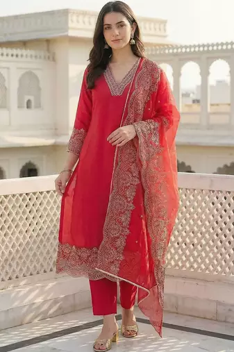 Women Embroidered Regular Thread Work Kurta with Trousers & With Dupatta