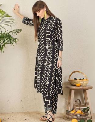 Women Printed Regular Pure Cotton Kurta with Trousers 3