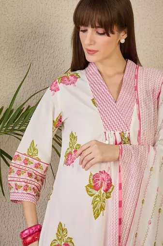 Women Floral Printed Regular Pure Cotton Kurta with Trousers & With Dupatta