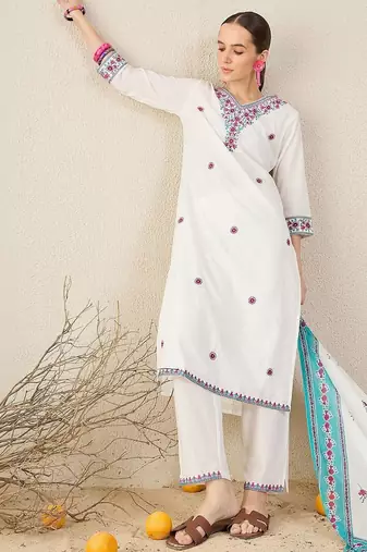 Women Floral Embroidered Regular Thread Work Pure Cotton Kurta with Trousers & With Dupatta