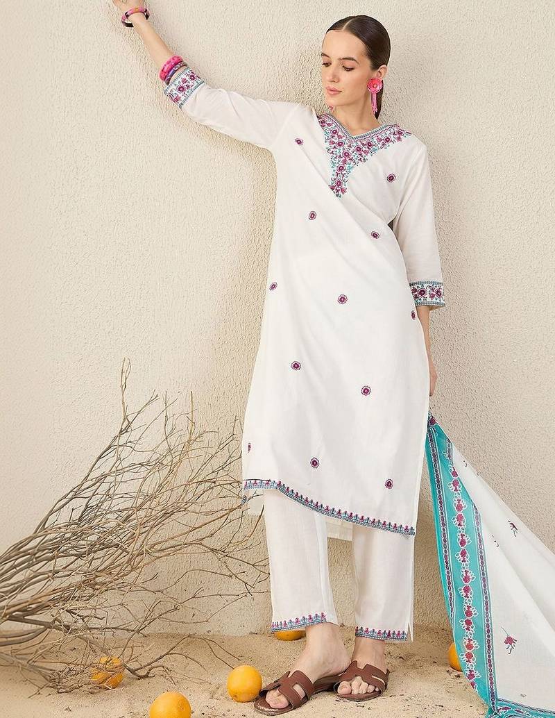 Women Floral Embroidered Regular Thread Work Pure Cotton Kurta with Trousers & With Dupatta