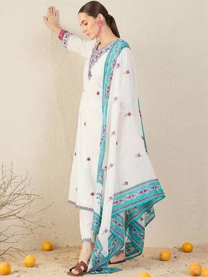 Women Floral Embroidered Regular Thread Work Pure Cotton Kurta with Trousers & With Dupatta 3
