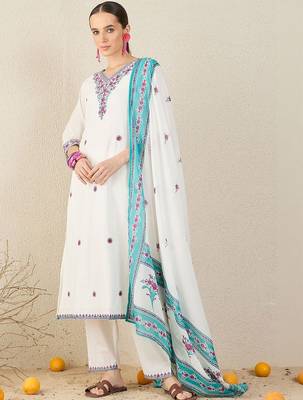 Women Floral Embroidered Regular Thread Work Pure Cotton Kurta with Trousers & With Dupatta 6