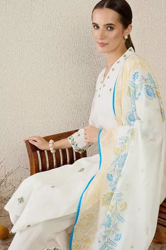 Women Floral Embroidered Regular Thread Work Pure Cotton Kurta with Trousers & With Dupatta