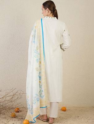 Women Floral Embroidered Regular Thread Work Pure Cotton Kurta with Trousers & With Dupatta 4