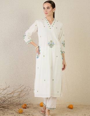 Women Floral Embroidered Regular Thread Work Pure Cotton Kurta with Trousers & With Dupatta 5