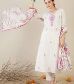 Women Floral Embroidered Regular Thread Work Pure Cotton Kurta with Trousers & With Dupatta