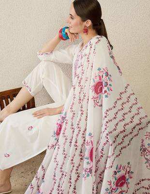 Women Floral Embroidered Regular Thread Work Pure Cotton Kurta with Trousers & With Dupatta 2