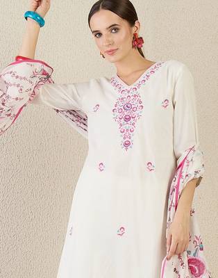 Women Floral Embroidered Regular Thread Work Pure Cotton Kurta with Trousers & With Dupatta 4