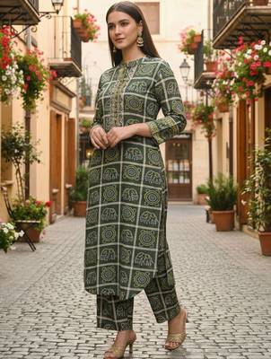 Women Bandhani Printed Regular Pure Cotton Kurta with Trousers 2