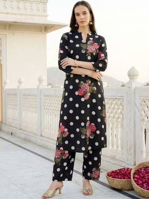 Women Floral Printed Regular Pure Cotton Kurta with Trousers 1
