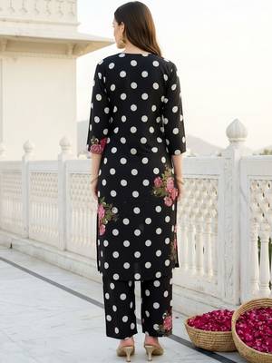 Women Floral Printed Regular Pure Cotton Kurta with Trousers 3