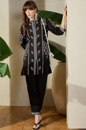 Women Ethnic Motifs Embroidered Regular Thread Work Kurta with Trousers