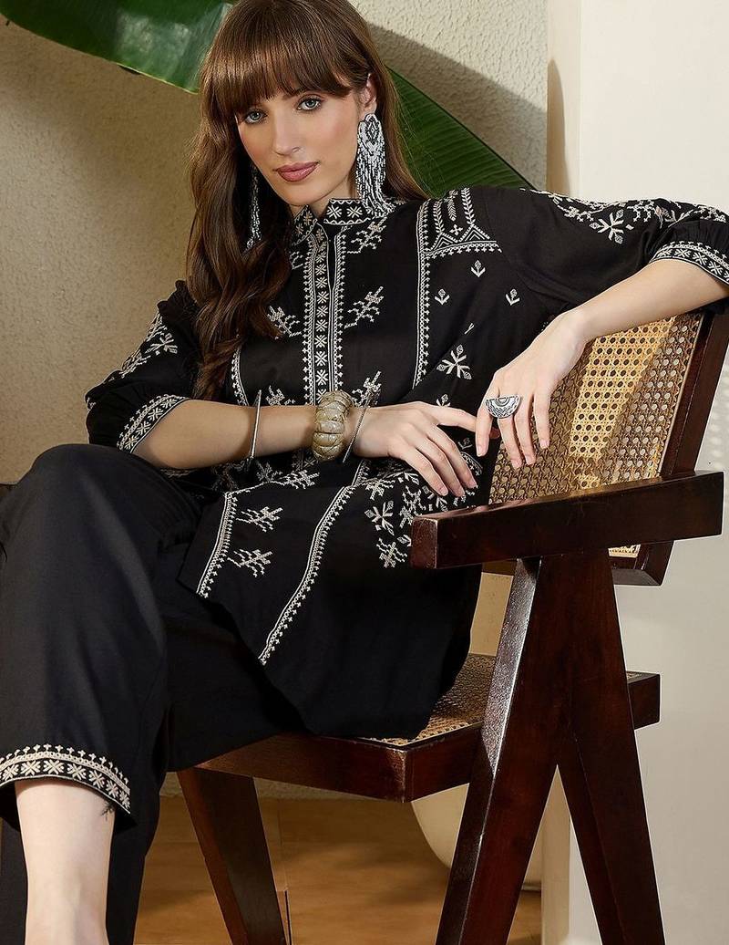 Women Ethnic Motifs Embroidered Regular Thread Work Kurta with Trousers