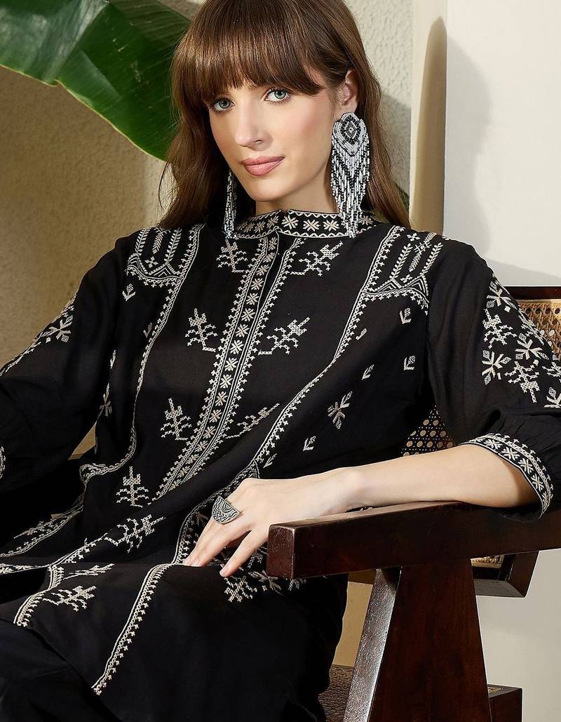 Women Ethnic Motifs Embroidered Regular Thread Work Kurta with Trousers