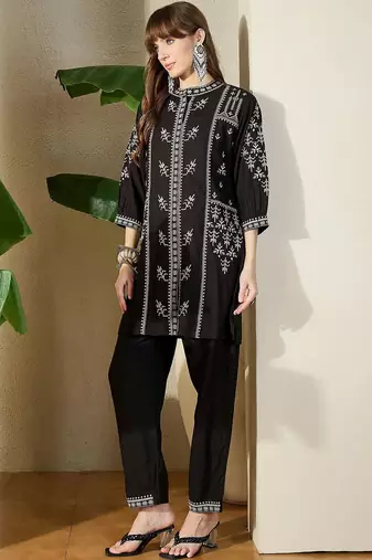Women Ethnic Motifs Embroidered Regular Thread Work Kurta with Trousers