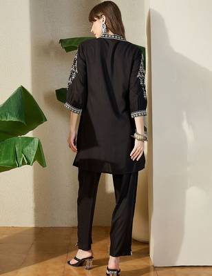 Women Ethnic Motifs Embroidered Regular Thread Work Kurta with Trousers 6