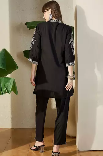 Women Ethnic Motifs Embroidered Regular Thread Work Kurta with Trousers
