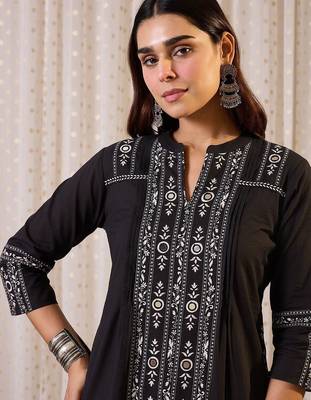 Women Ethnic Motifs Printed Regular Mirror Work Pure Cotton Kurta with Trousers 2