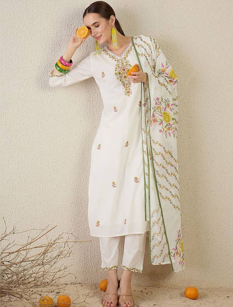 Women Floral Embroidered Regular Thread Work Pure Cotton Kurta with Trousers & With Dupatta