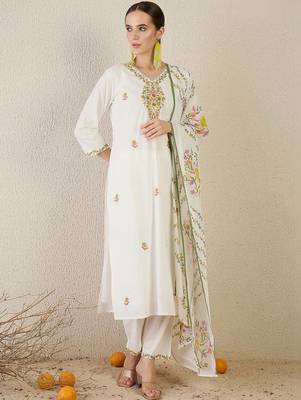Women Floral Embroidered Regular Thread Work Pure Cotton Kurta with Trousers & With Dupatta 6