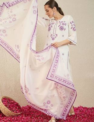Women Floral Embroidered Regular Thread Work Pure Cotton Kurta with Trousers & With Dupatta 3