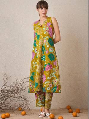Women Floral Printed Regular Pure Cotton Kurta with Trousers 1