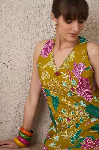 Women Floral Printed Regular Pure Cotton Kurta with Trousers