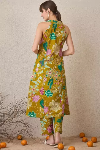 Women Floral Printed Regular Pure Cotton Kurta with Trousers