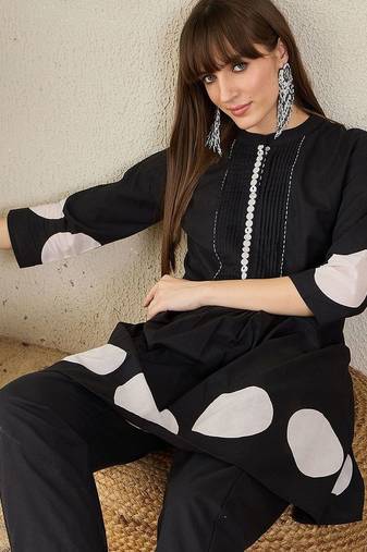 Women Printed Regular Beads and Stones Pure Cotton Kurta with Trousers
