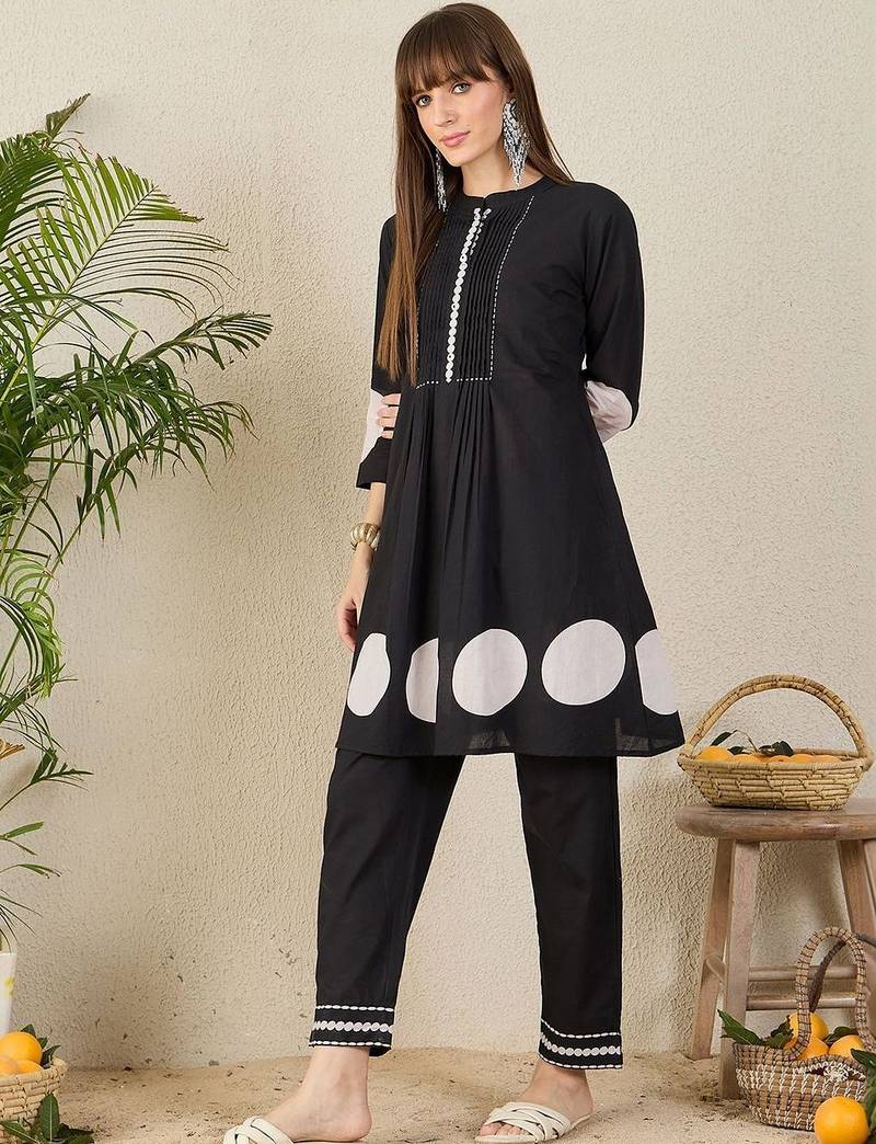Women Printed Regular Beads and Stones Pure Cotton Kurta with Trousers